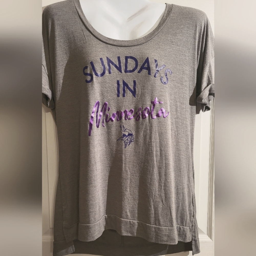 Ladies Vikings XL tee with detail open back and hemmed sleeves